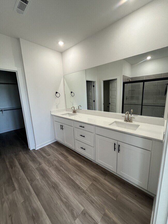 Building Photo - 513 W Gosling Isle