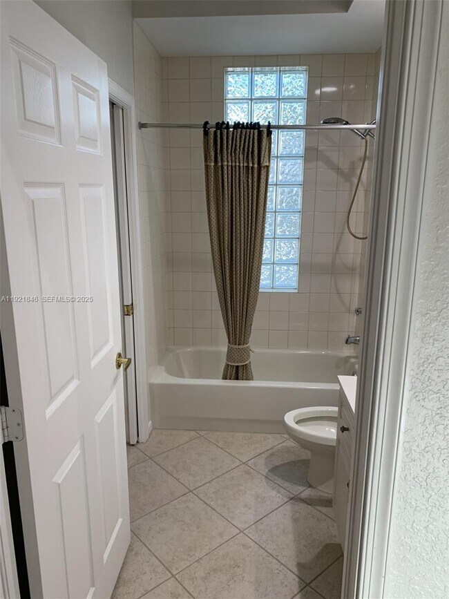 Building Photo - 2518 Bay Pointe Ct