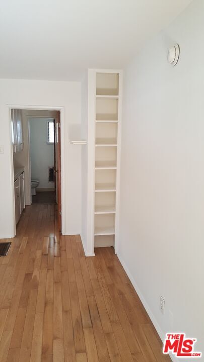 Building Photo - 939 N Stanley Ave