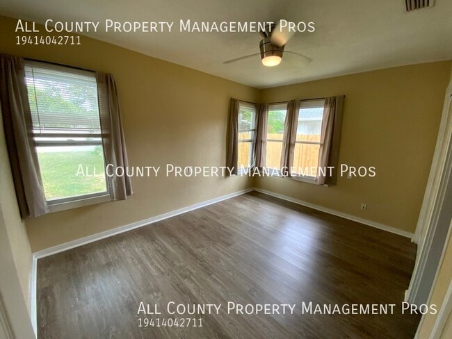Building Photo - 811 33rd St Ct W