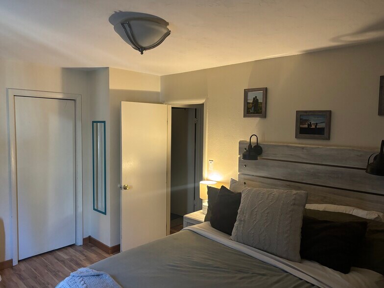 Building Photo - 336 Old Fish Creek Falls Rd