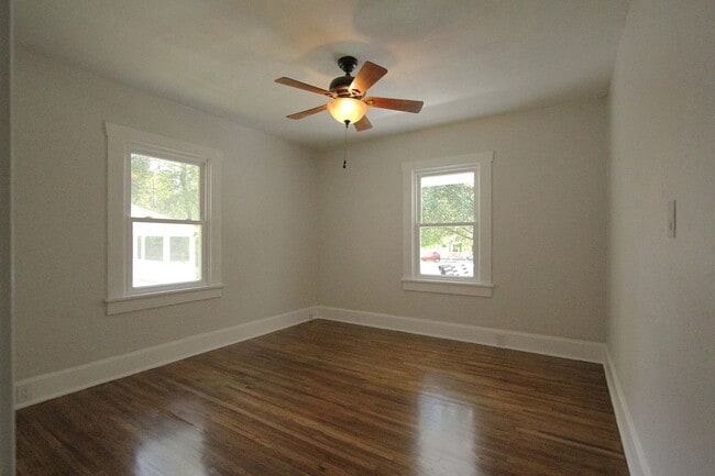 Building Photo - 625 E Cozy St