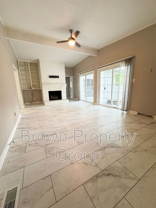 Building Photo - 3202 Cluny Dr