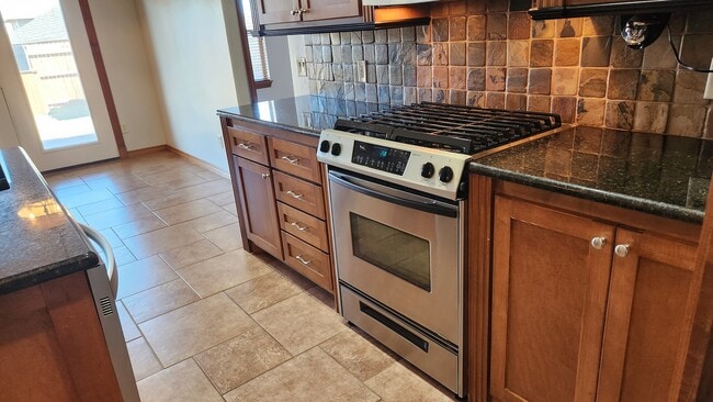 Building Photo - 3808 Kensington Dr