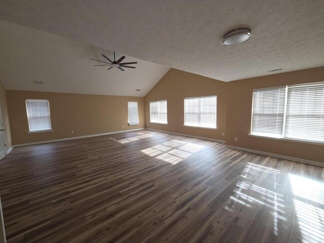 Building Photo - 1465 Stoneleigh Way