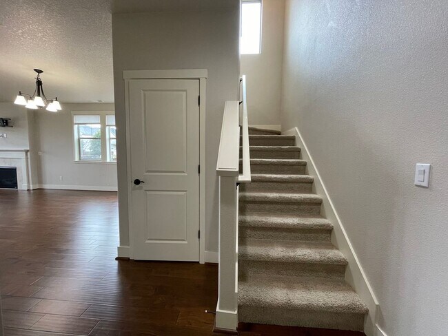 Building Photo - Lovely North Plains 4Bd 2.5Ba Home with Ja...