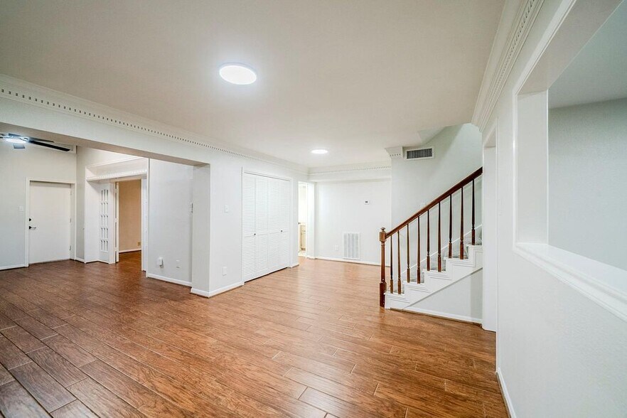 Building Photo - 18209 Vinland Dr