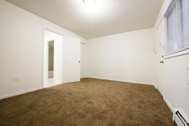 Building Photo - 7916 S Drexel