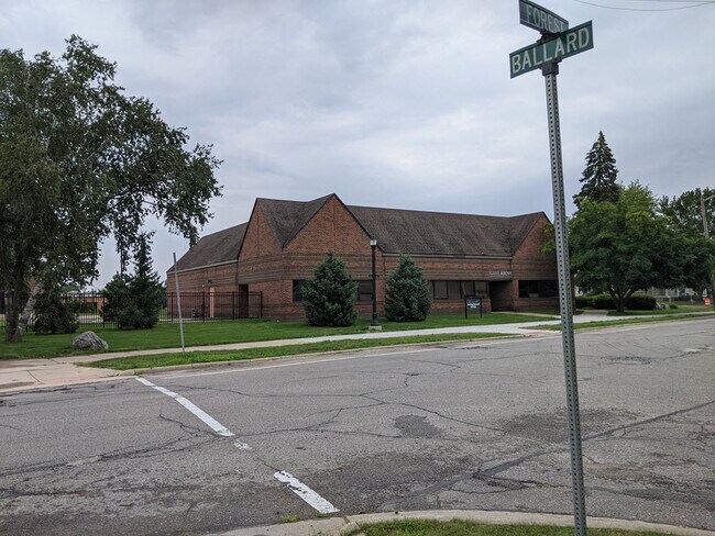 Building Photo - 501 W Forest Ave