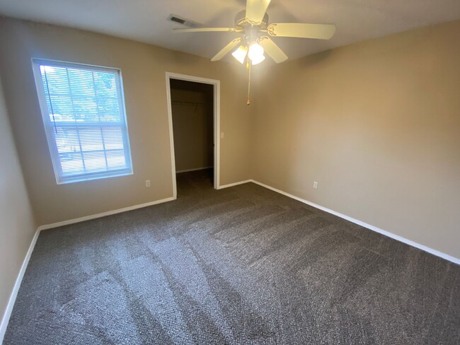 Building Photo - 2 bedroom 2 bath apartment at Clifton Heig...