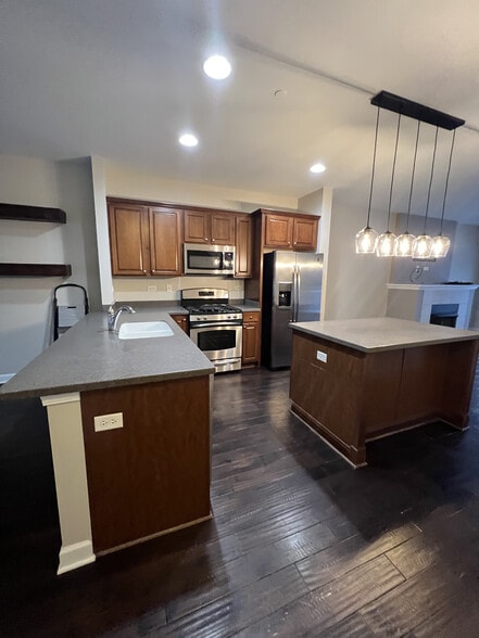 Building Photo - 18 Lakeview Pl