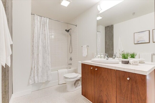 Building Photo - 1926 W Burnside St