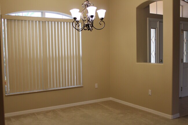 Building Photo - 3587 Somerset Cir