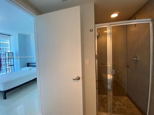 Building Photo - 475 Brickell Ave