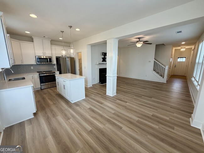 Building Photo - 1874 Aron Ln