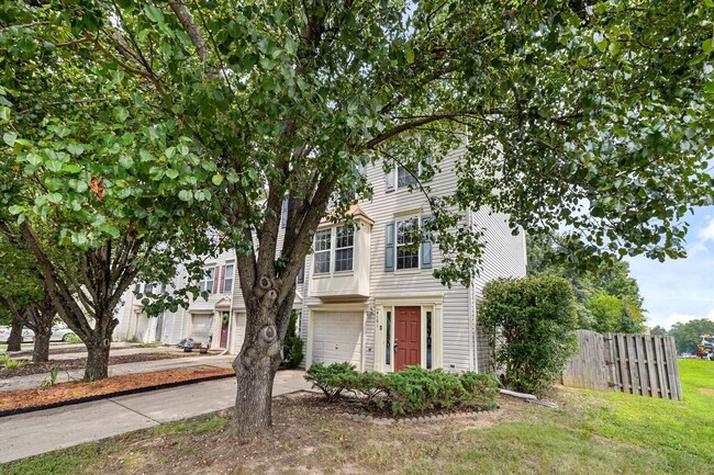 Building Photo - 4701 Colonnade Way