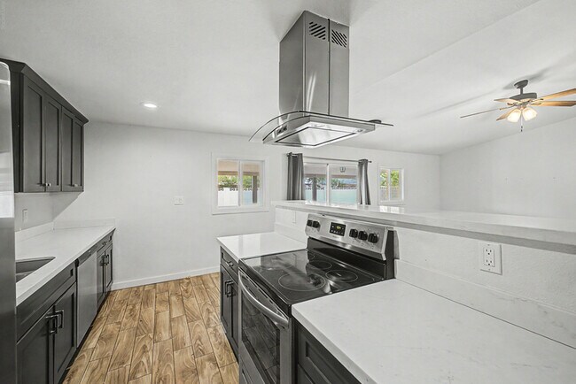Building Photo - 13608 N 41st Pl