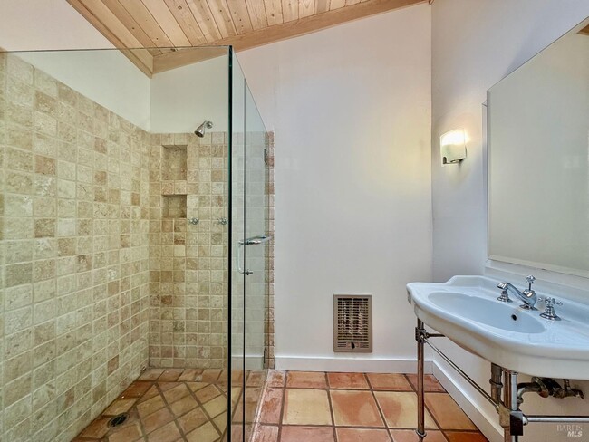 Building Photo - 321 Dutch Henry Canyon Rd