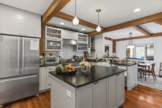 Building Photo - 7 Murdock St