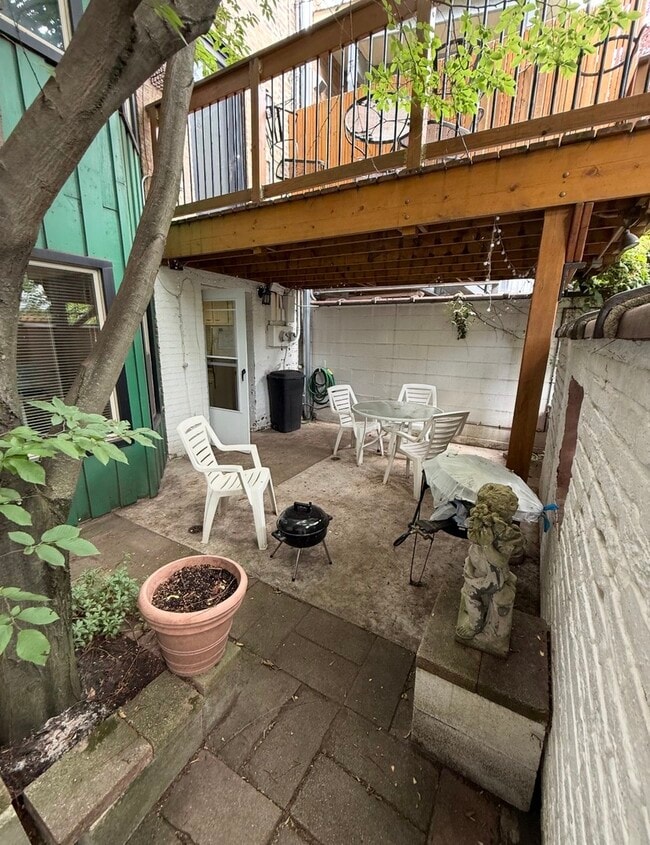 Building Photo - 2045 N Dayton St