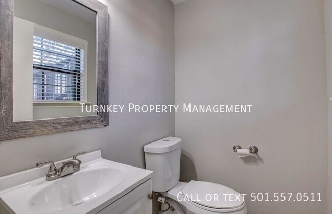 Building Photo - 2 Forest Maple Ct