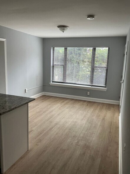 Building Photo - 1215 Alabama Ave SE