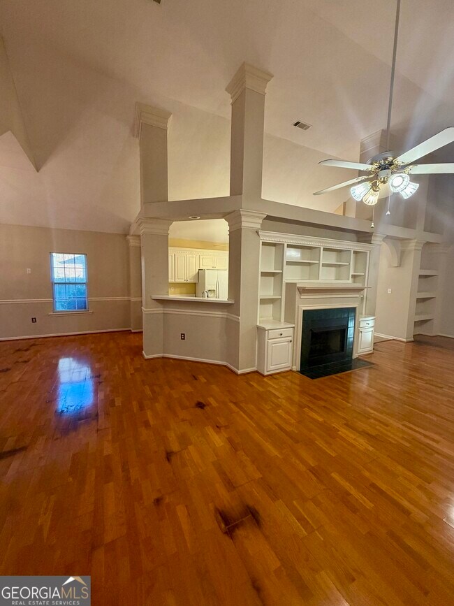 Building Photo - 213 Carrington Ln