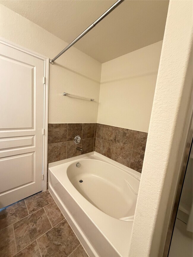 Building Photo - 2538 Bedrock Ln