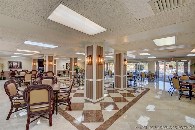 Building Photo - 307 Lake Evelyn Dr