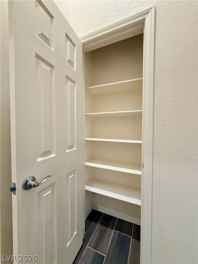 Building Photo - 8565 Hogan Falls Cir