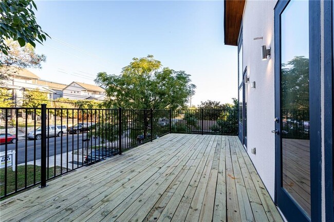 Building Photo - 2509 Del Curto Rd