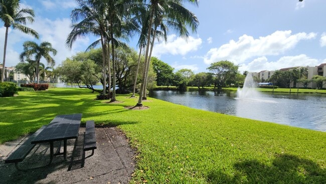 Building Photo - 1915 Lavers Cir