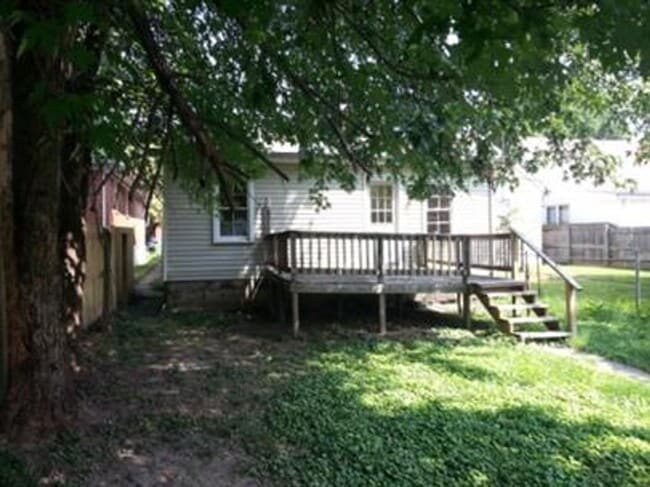 Building Photo - 1218 Oleanda Ave