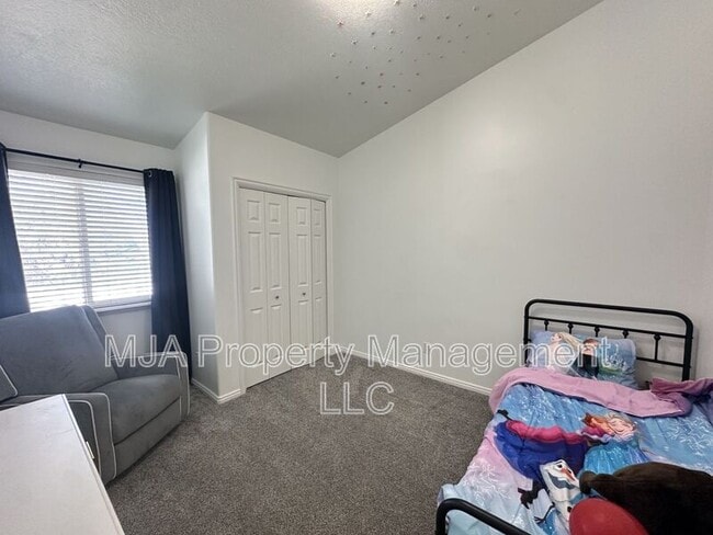 Building Photo - 4207 Pilgrim Cir W