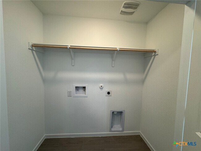 Building Photo - 205 Trinity River Holw