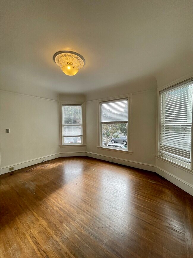 Building Photo - 142 27th St