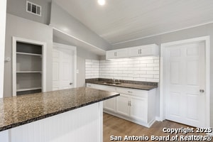 Building Photo - 2209 N Flores St