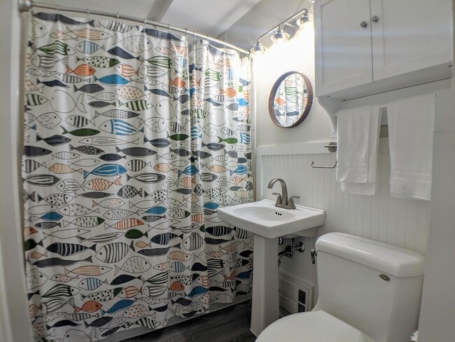 Building Photo - 107 Treetop Cir