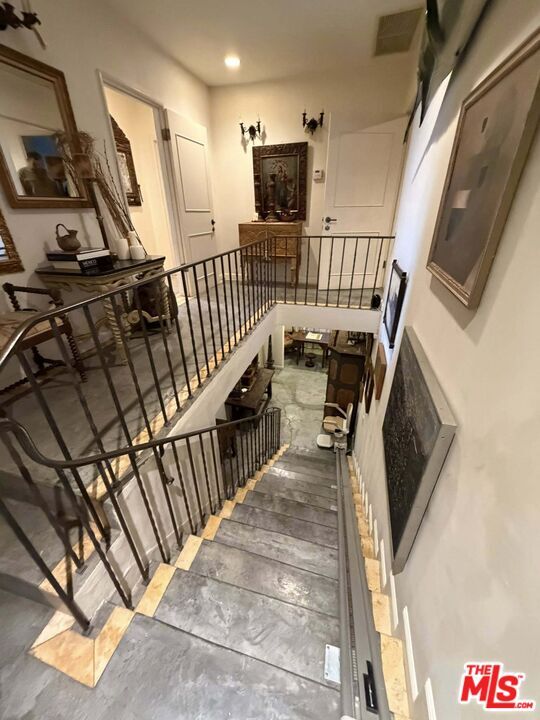 Building Photo - 2252 W Washington Blvd