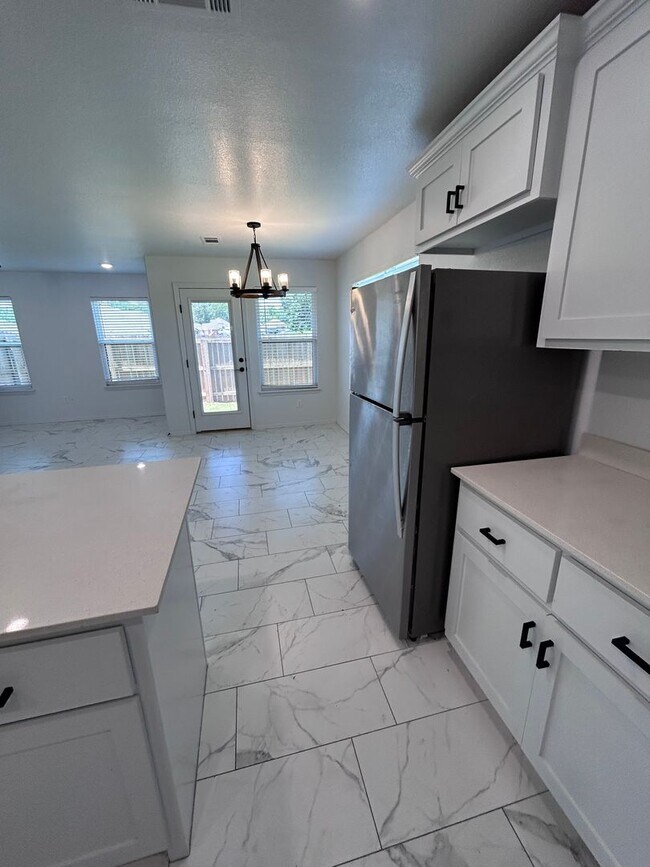 Building Photo - COX-NORTHRIDGE DR-2