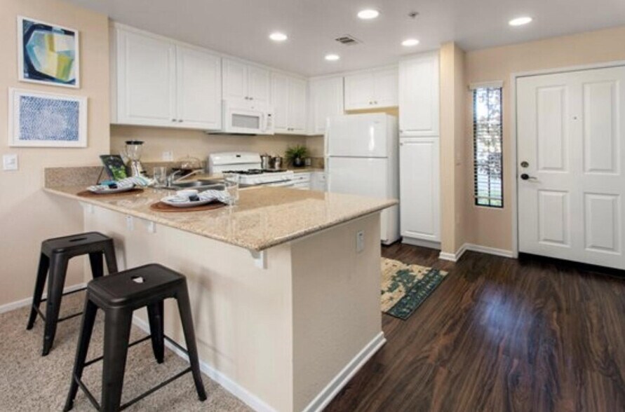 Building Photo - 10411 Reserve Dr
