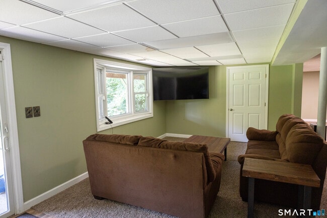 Building Photo - 18 Pinewood Shores