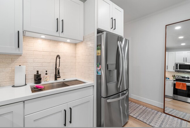 Building Photo - Beautiful 2 bed 1 bath Pohailani Condo