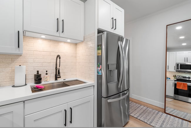 Building Photo - Beautifully Remodeled 2 bed 1 bath Pohaila...