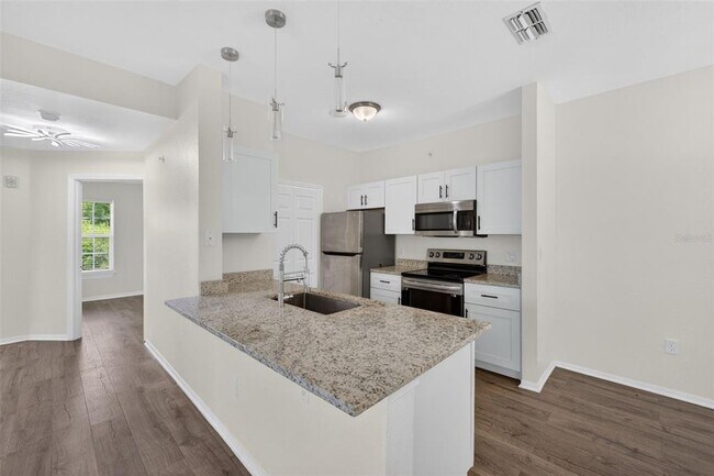 Building Photo - 5467 Vineland Rd