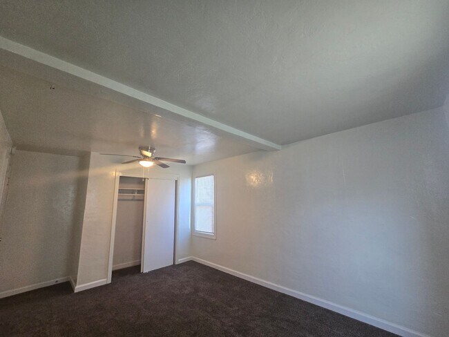 Building Photo - 512 N Palm St