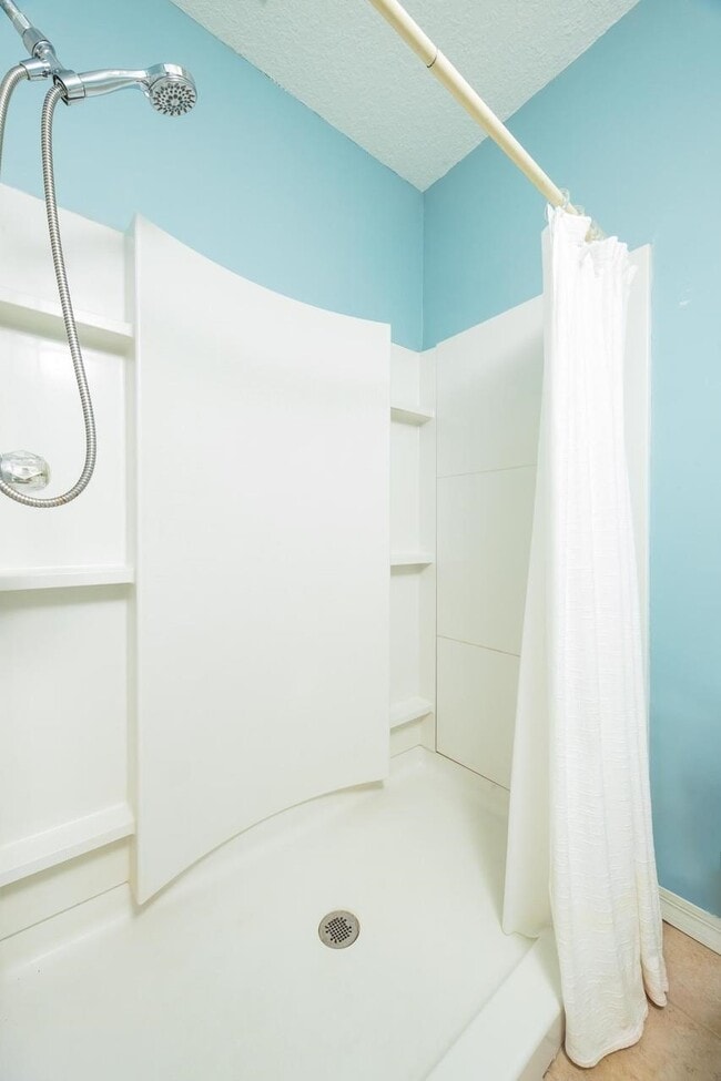 Building Photo - 728 Willow Wood Pl