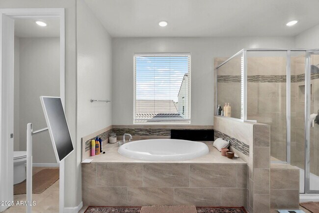 Building Photo - 9418 E Theia Dr