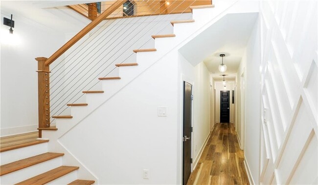 Building Photo - 3040 Valley Cir