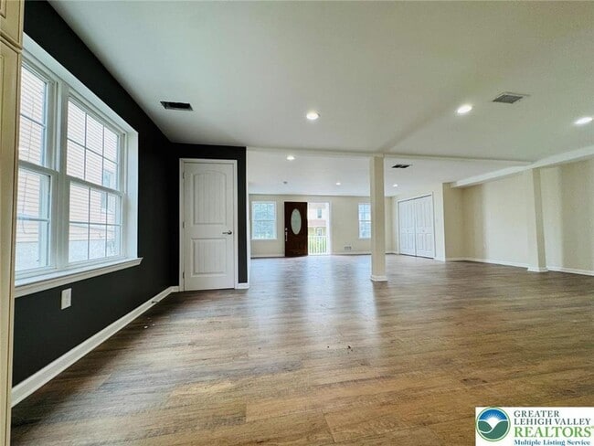 Building Photo - 2671 Levans Rd